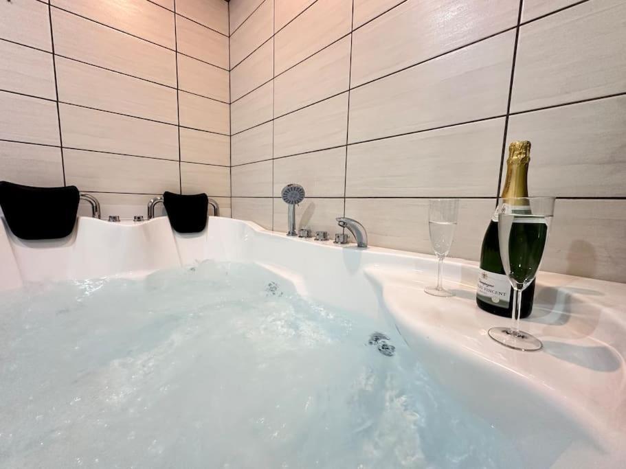E Servagnat T3 Luxe Avec Sauna Jacuzzi Et Hammam 埃佩尔奈 外观 照片