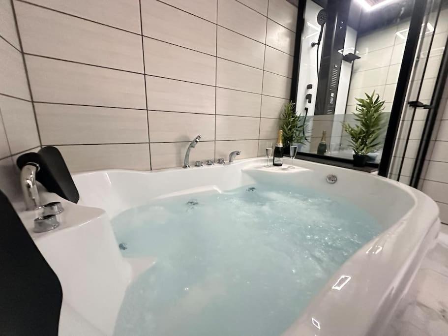 E Servagnat T3 Luxe Avec Sauna Jacuzzi Et Hammam 埃佩尔奈 外观 照片